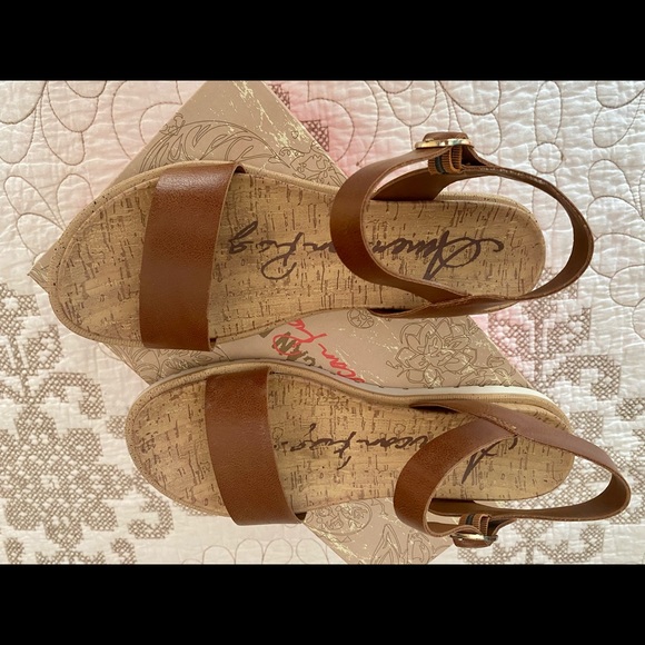 American Rag flat sandals. Size 7 1/2 - Picture 4 of 5